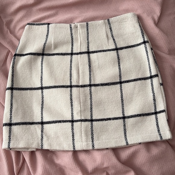 Small Pink Lily Plaid Skirt - Picture 2 of 4